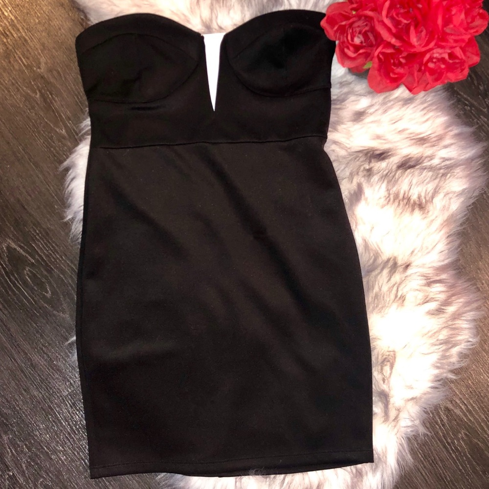 Forever 21 Deep-V Little Black Strapless Dress